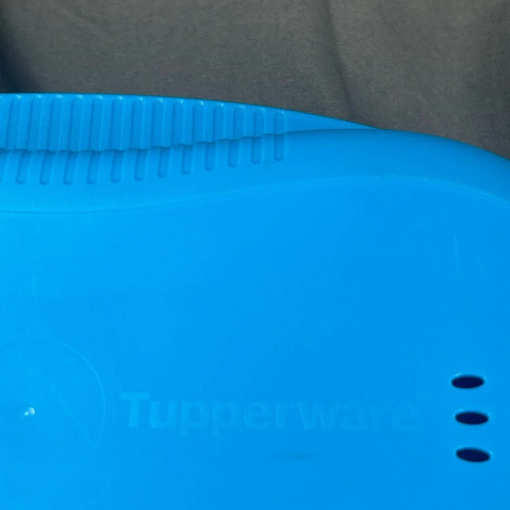 Tupperware Aqua Blue, 2 part Omelet maker 6996A-4